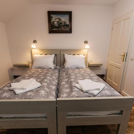 Yellowboot Aparthotel Sibiu Exteriör bild