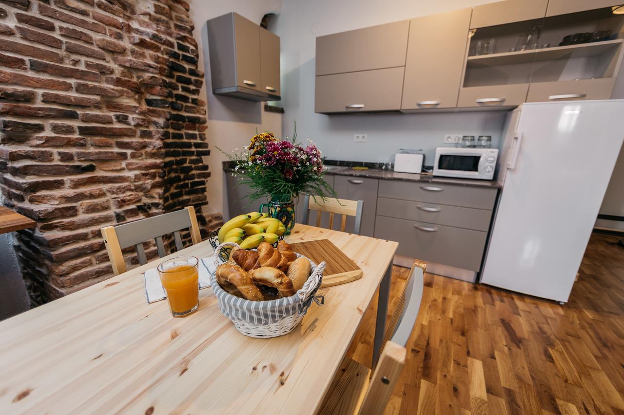 Yellowboot Aparthotel Sibiu Exteriör bild
