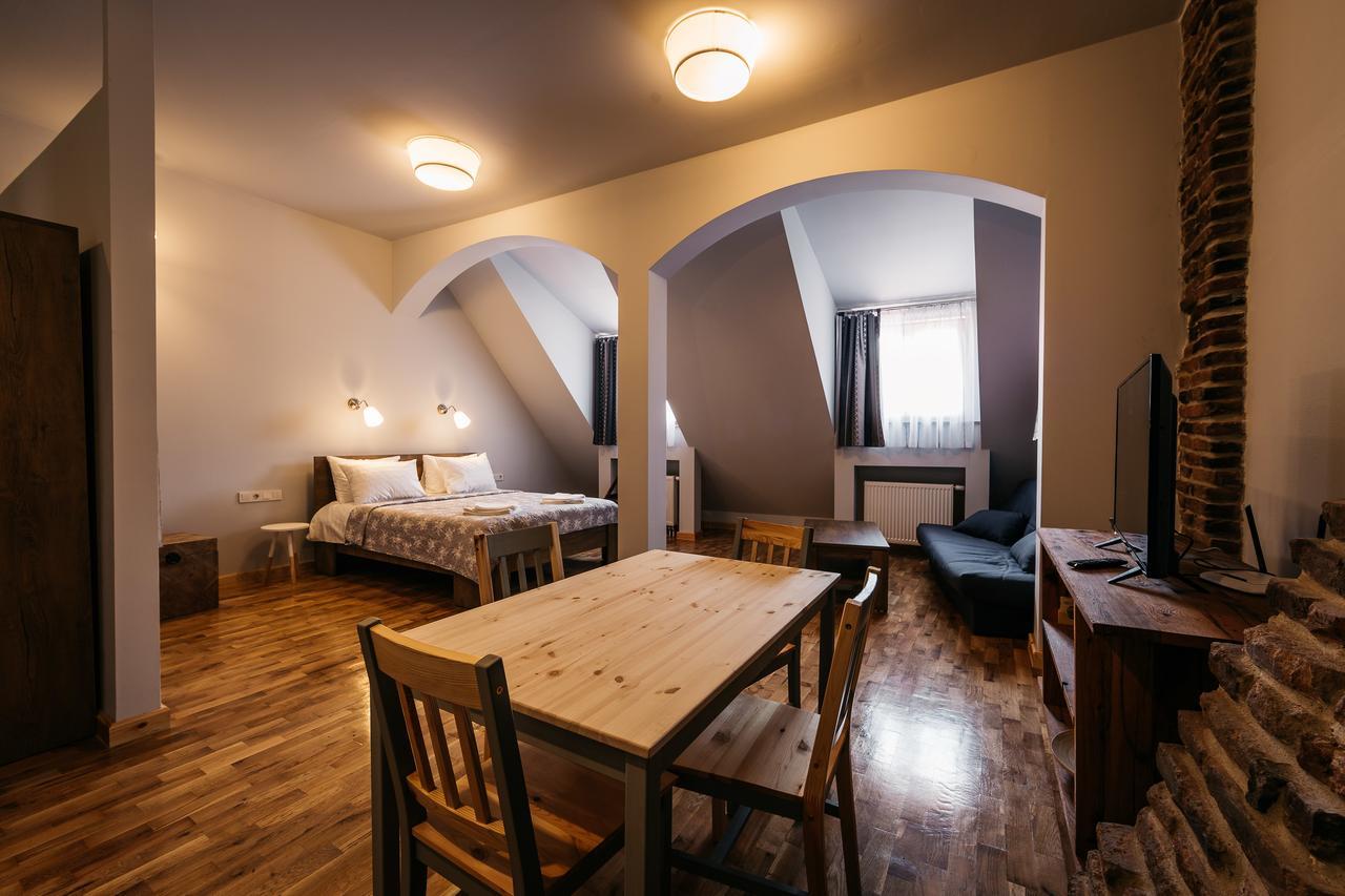 Yellowboot Aparthotel Sibiu Exteriör bild
