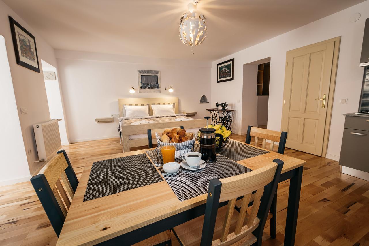Yellowboot Aparthotel Sibiu Exteriör bild