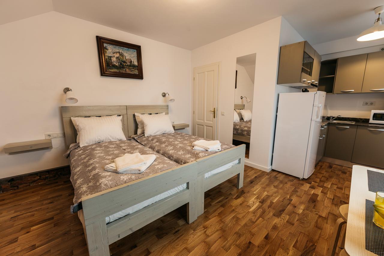 Yellowboot Aparthotel Sibiu Exteriör bild
