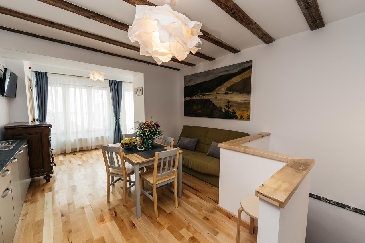Yellowboot Aparthotel Sibiu Exteriör bild