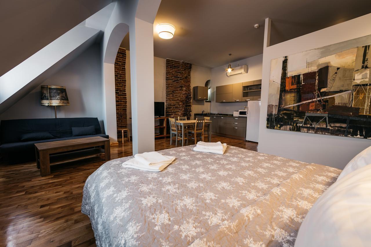 Yellowboot Aparthotel Sibiu Exteriör bild