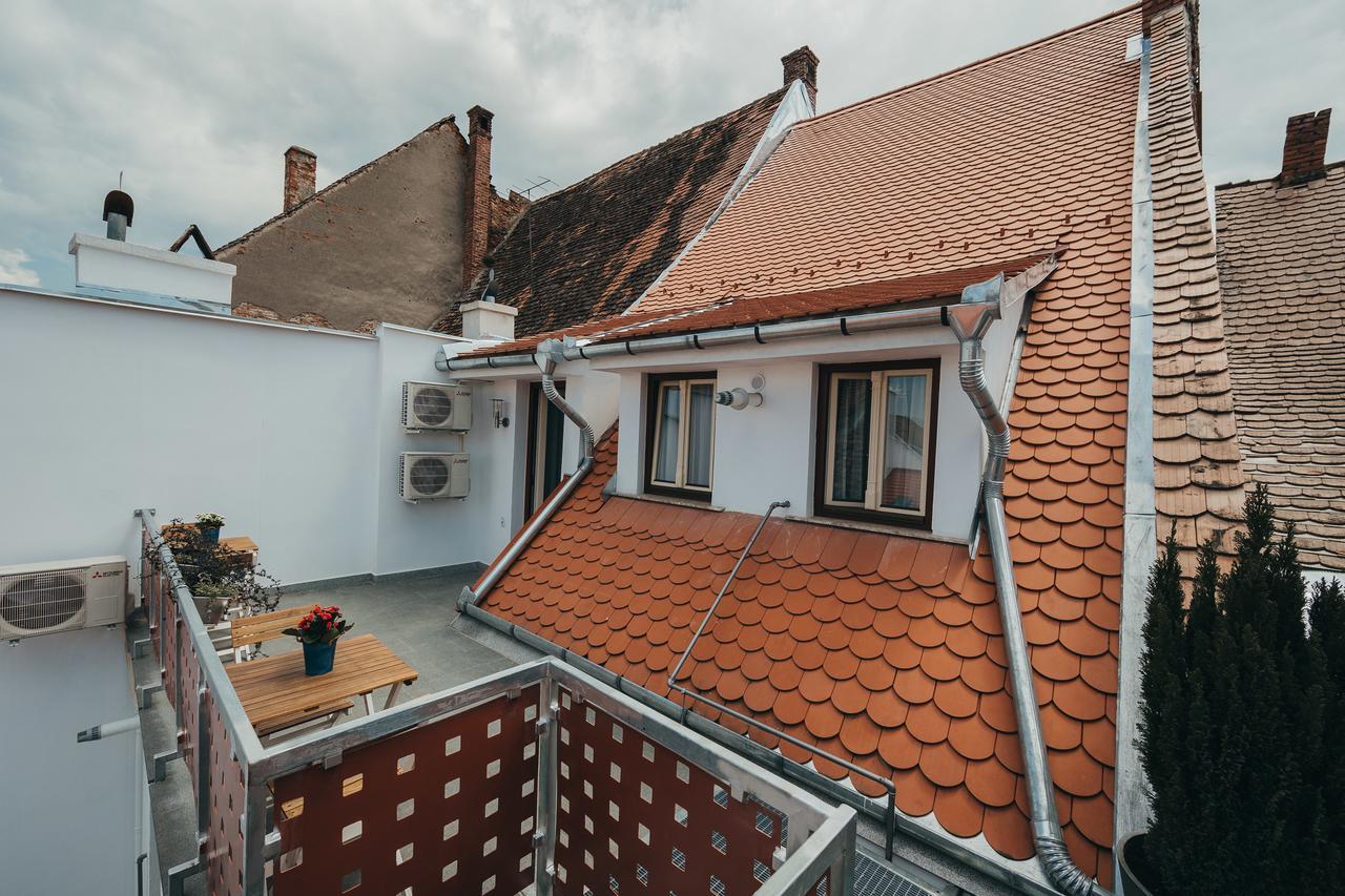 Yellowboot Aparthotel Sibiu Exteriör bild