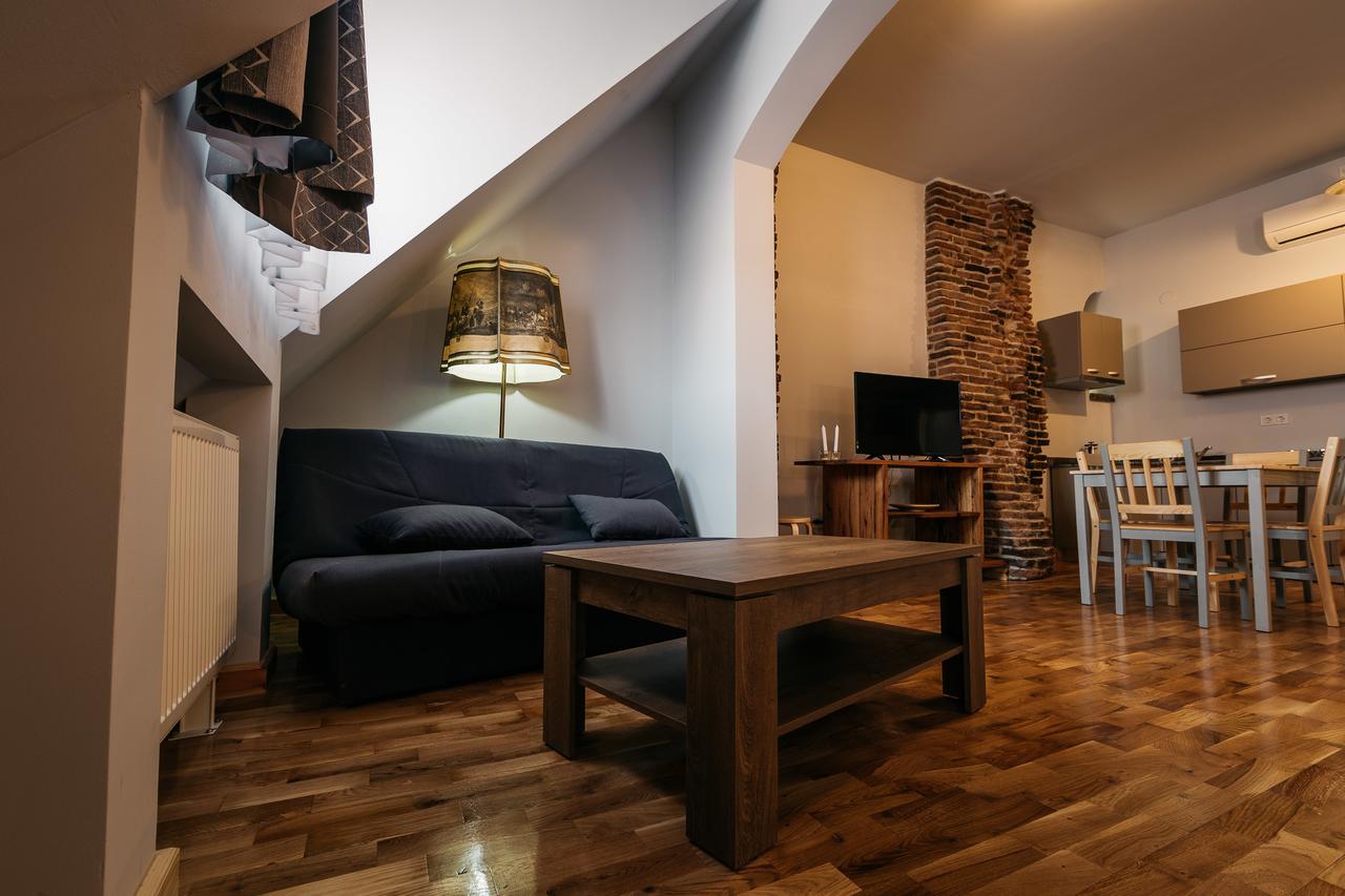 Yellowboot Aparthotel Sibiu Exteriör bild