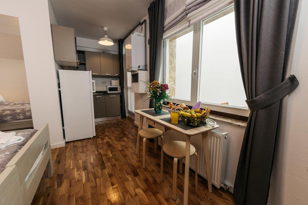 Yellowboot Aparthotel Sibiu Exteriör bild