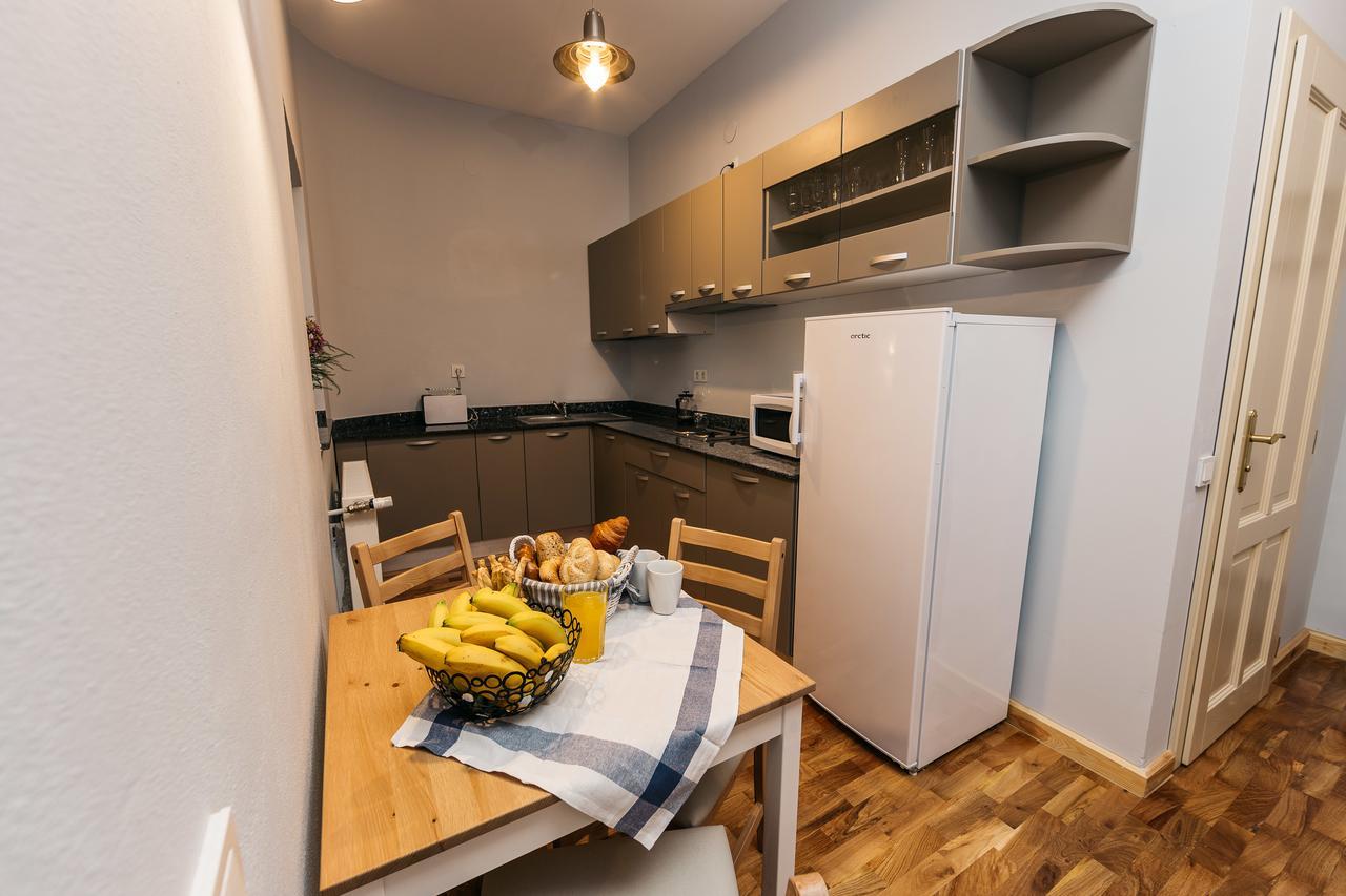 Yellowboot Aparthotel Sibiu Exteriör bild