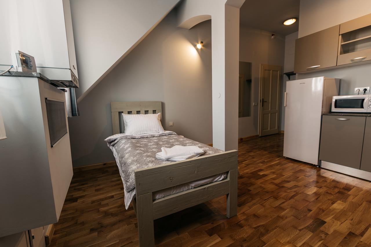 Yellowboot Aparthotel Sibiu Exteriör bild