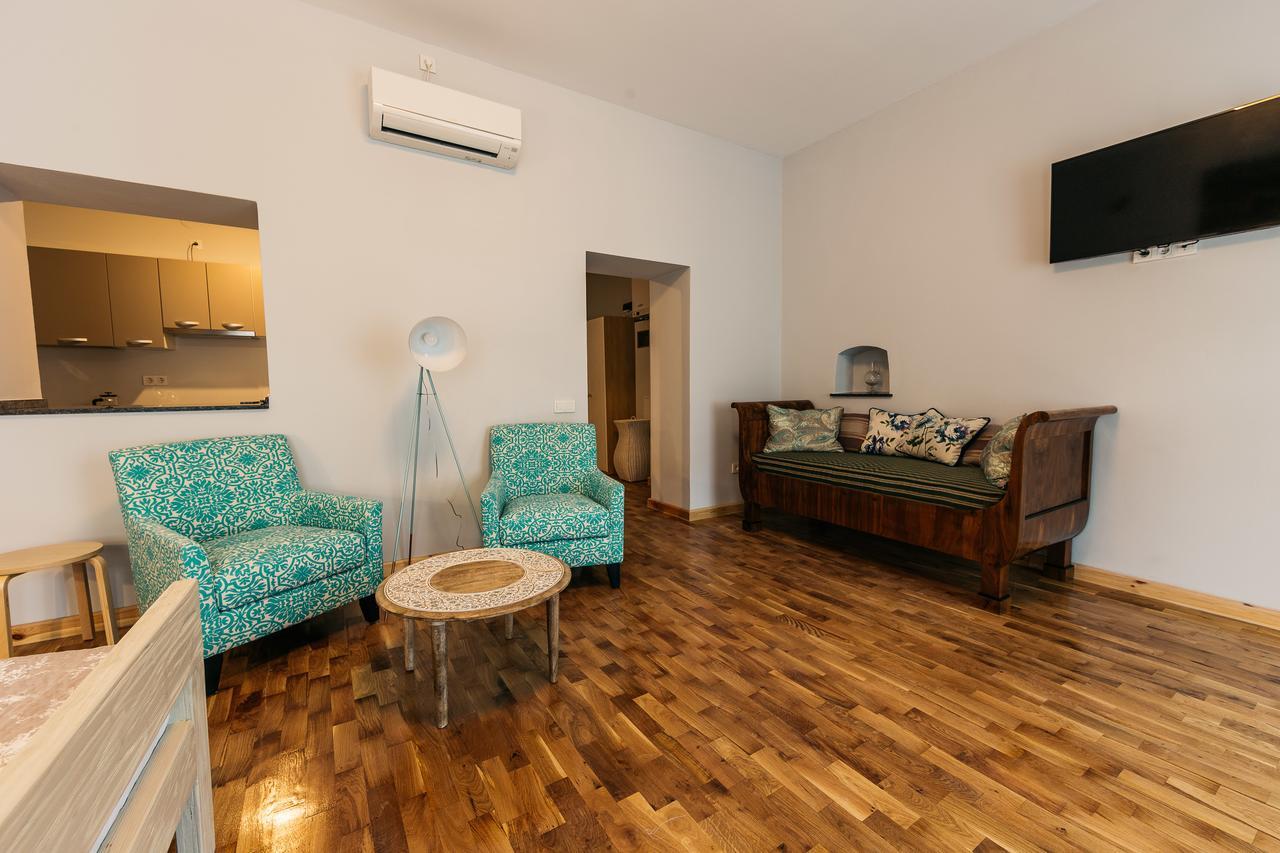 Yellowboot Aparthotel Sibiu Exteriör bild