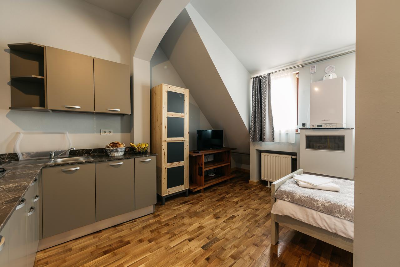 Yellowboot Aparthotel Sibiu Exteriör bild