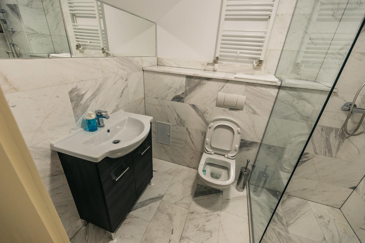 Yellowboot Aparthotel Sibiu Exteriör bild