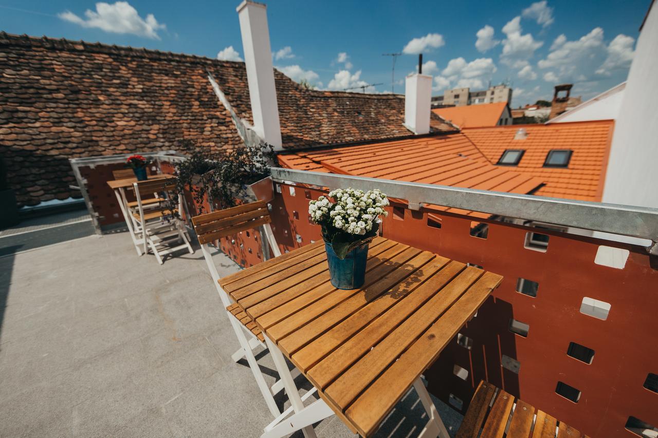 Yellowboot Aparthotel Sibiu Exteriör bild