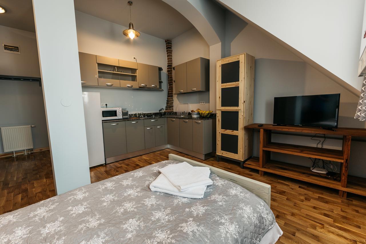 Yellowboot Aparthotel Sibiu Exteriör bild