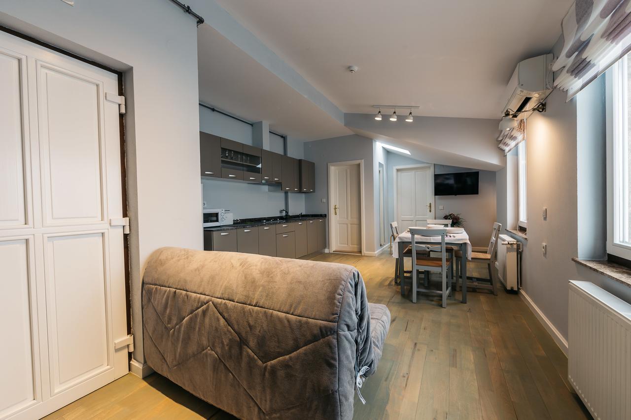 Yellowboot Aparthotel Sibiu Exteriör bild