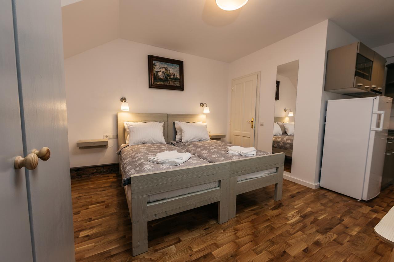 Yellowboot Aparthotel Sibiu Exteriör bild