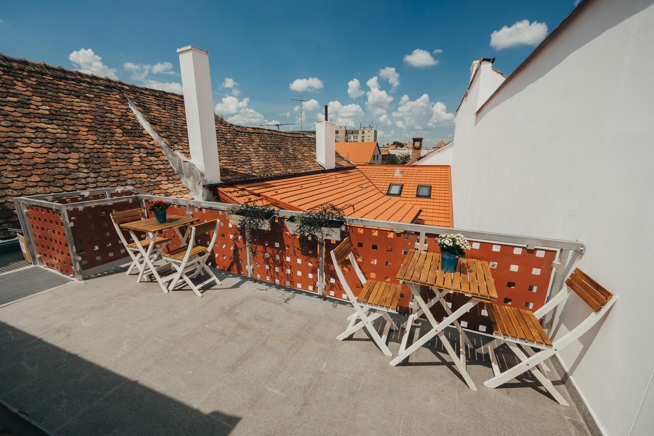Yellowboot Aparthotel Sibiu Exteriör bild