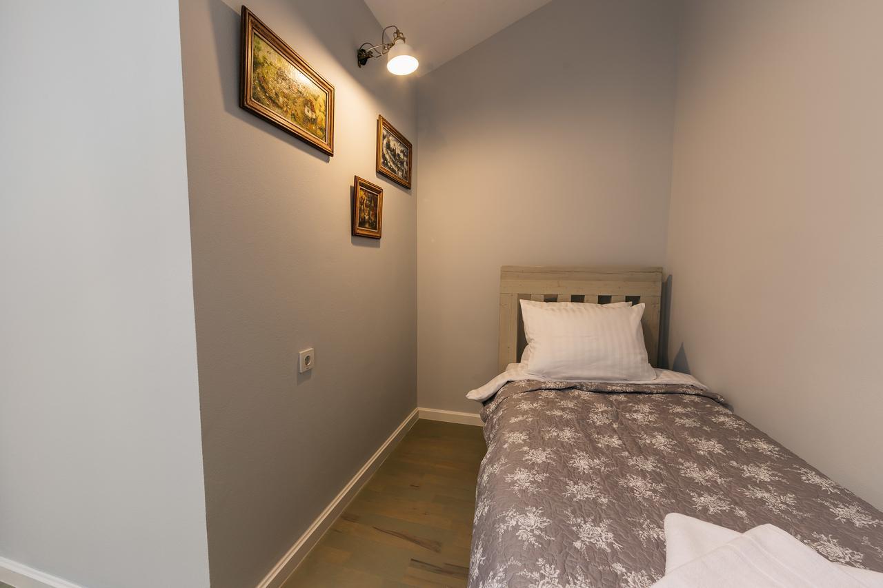 Yellowboot Aparthotel Sibiu Exteriör bild