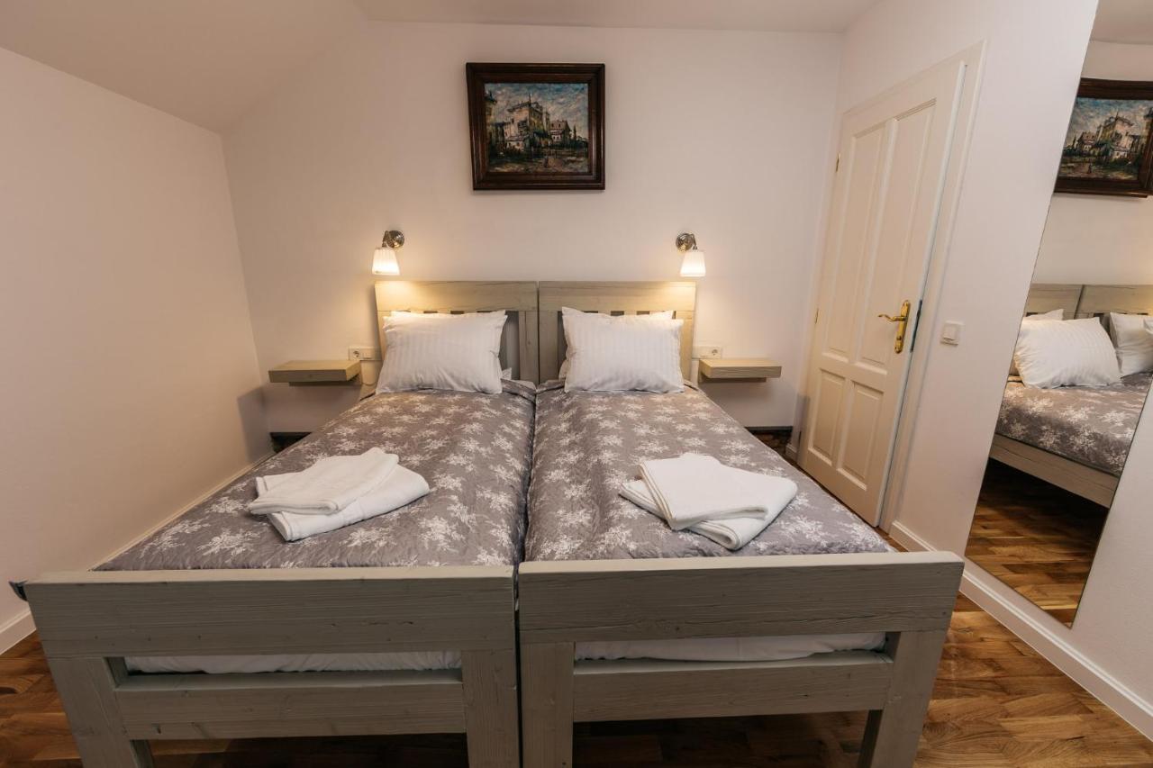 Yellowboot Aparthotel Sibiu Exteriör bild